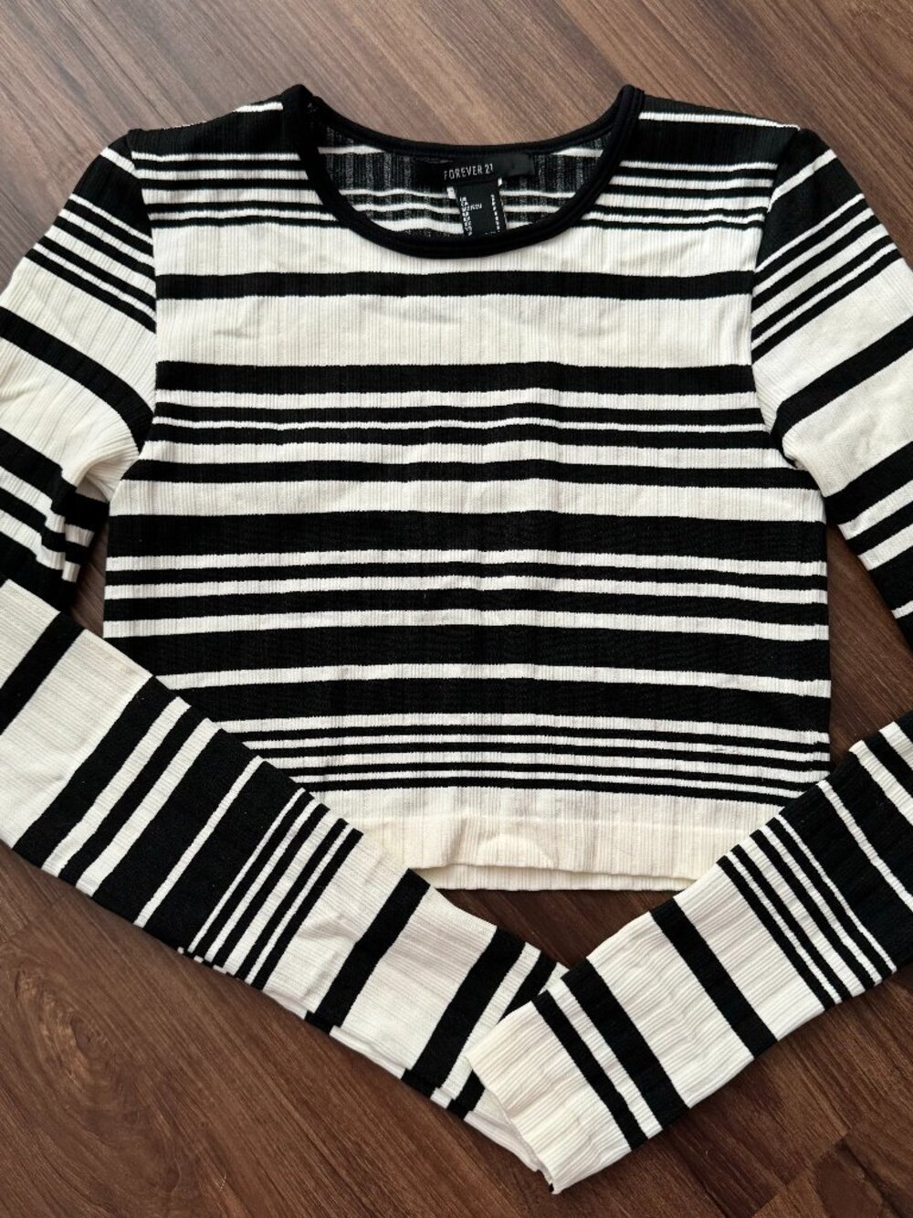 Forever 21 Black Striped Long Sleeve Crop Top